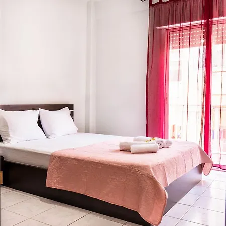 Nice For 3 Ppl In Toumpa Thessaloniki